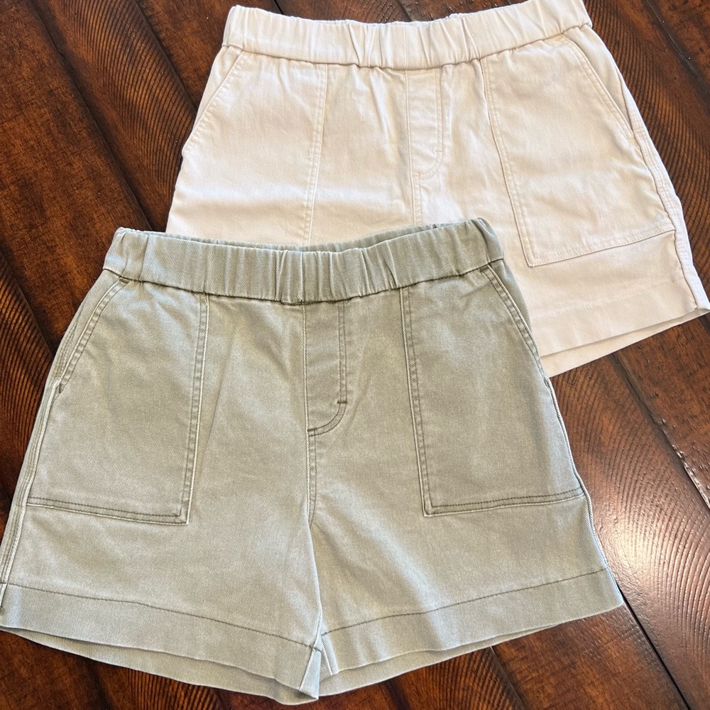 LEE Women’s Shorts Set of 2 Size 10 Medium Beige and Green